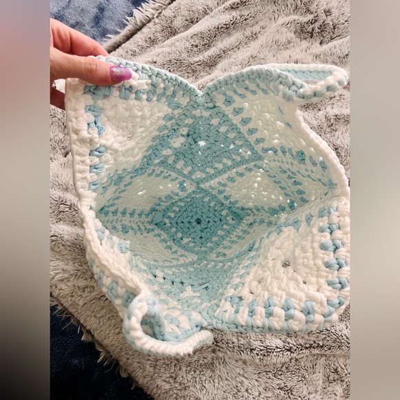 Handmade crochet patterned handbag - Picture 5 of 6